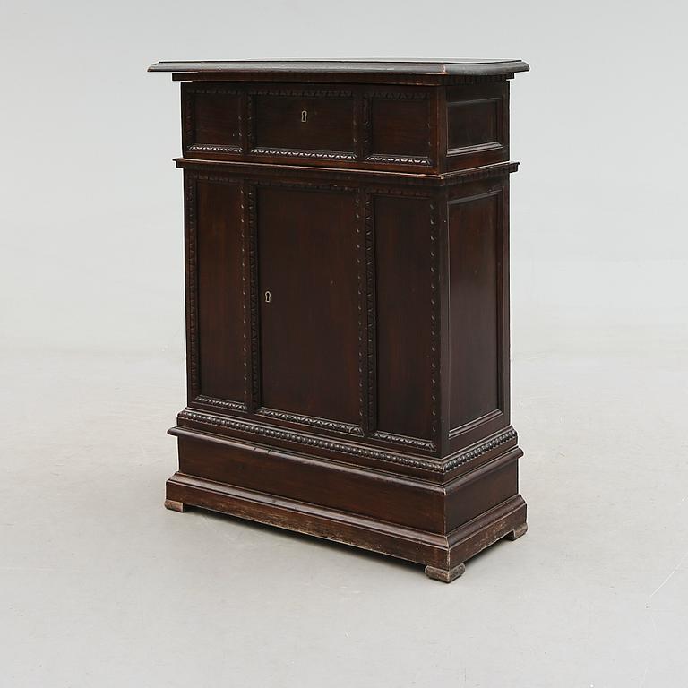 SKÅP, renässansstil, 1800-tal.