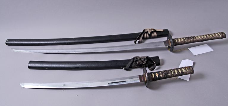 TRÄNINGSSVÄRD, 2 st, Japan, Katana resp wakisashi, 1900-tal.