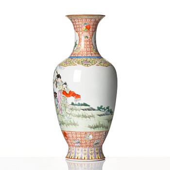 A Chinese Republic famille rose Vase, 20th century.