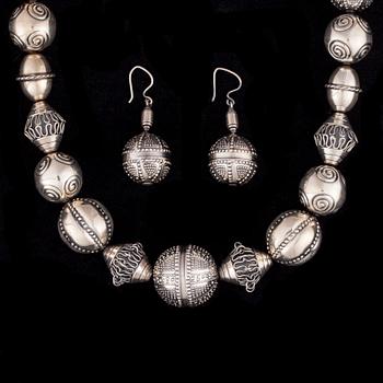 SILVER COLLIER samt ÖRHÄNGEN, silver 916, Kalevala Koru 1969. Vikt tot. 148 g.
