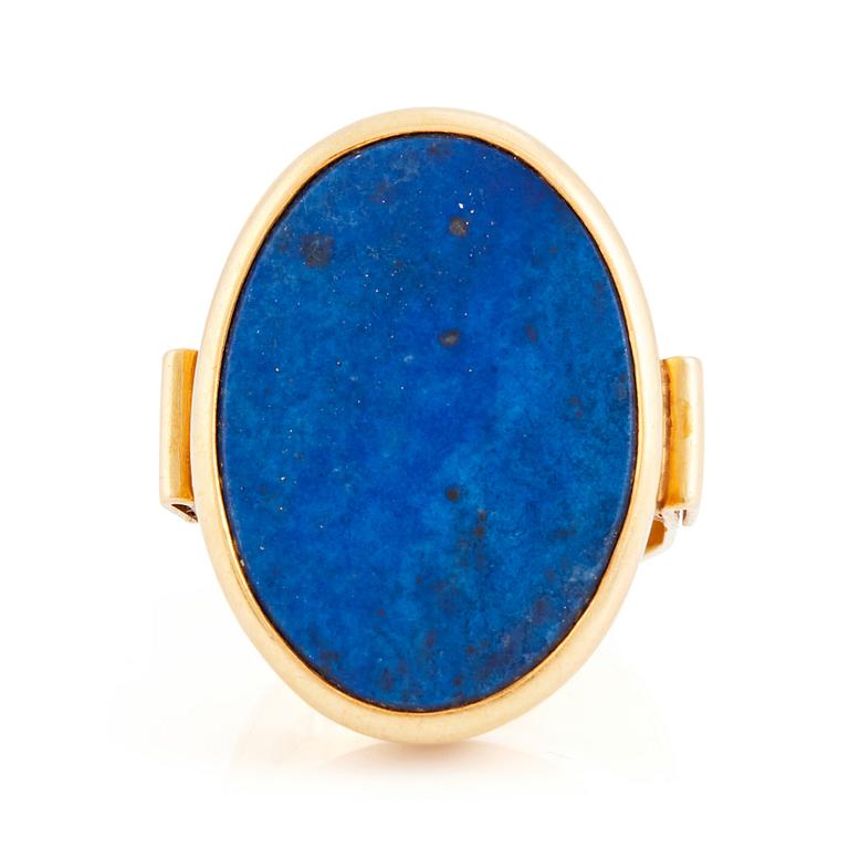 Birger Haglund, an 18K gold ring set with a flat oval lapis lazuli, Stockholm 1987.