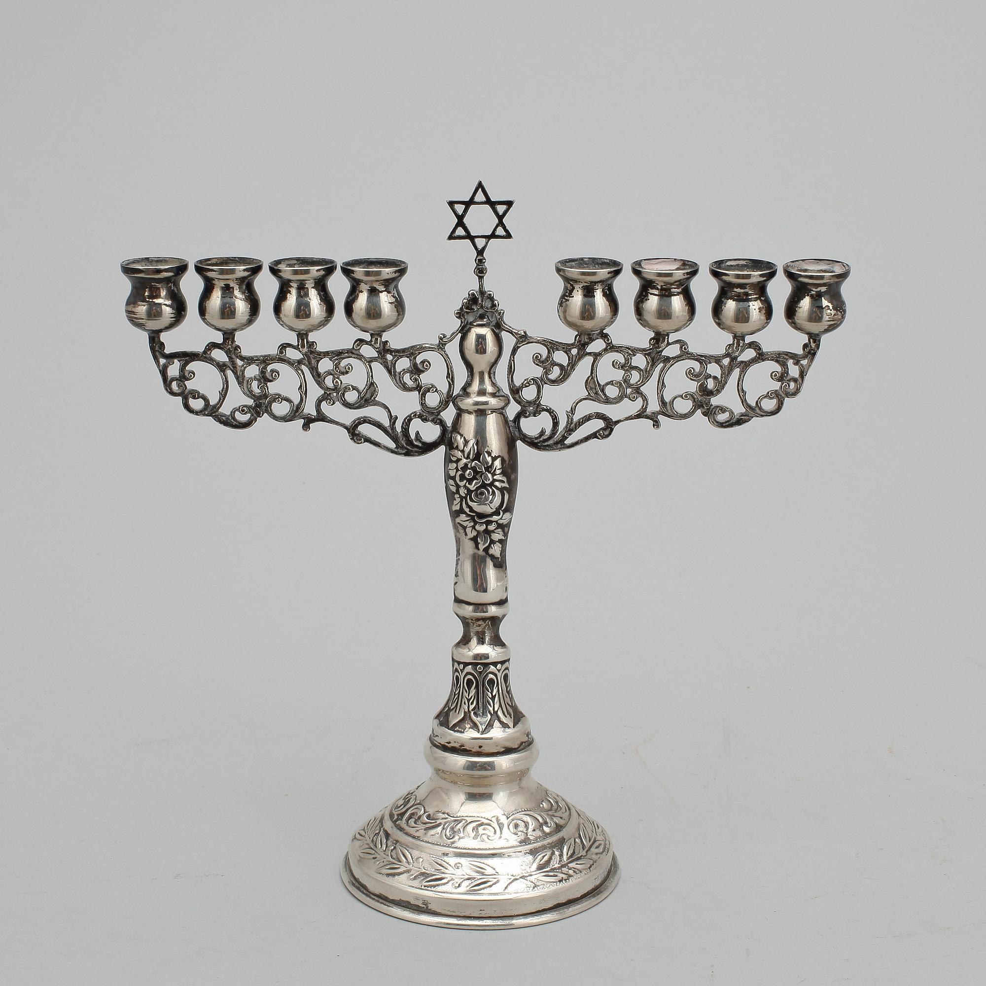 LJUSSTAKE, låghaltigt silver. Hazorfim Ltd, Israel, 1900-tal.