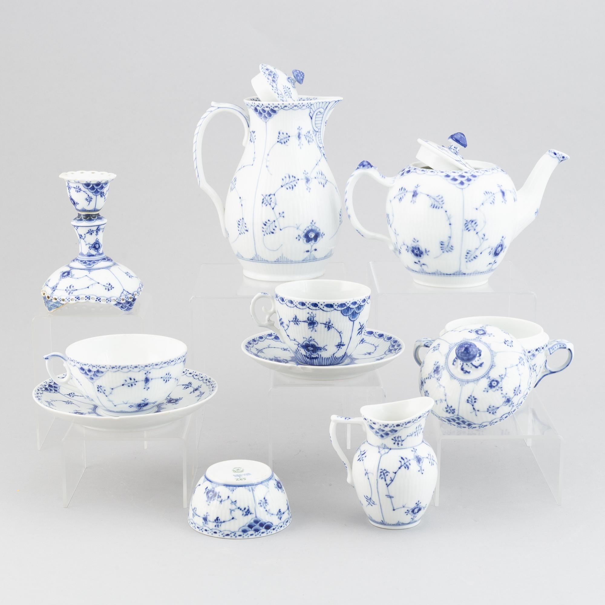 30 pieces, Royal Copenhagen, "Musselmalet", porcelain, Denmark.