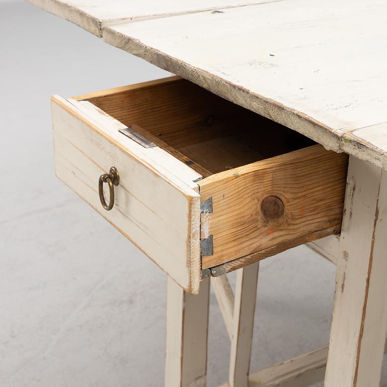 A drop-leaf table, 19th century.