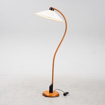 A floor lamp from Lamp Gutaf.