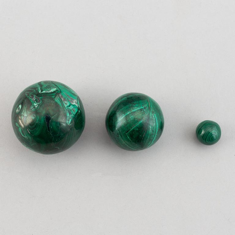 Six 20th century malachite balls and an egg.