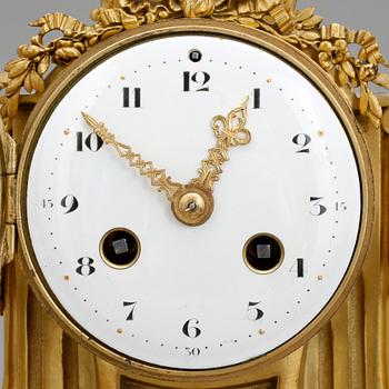 BORDSPENDYL, Louis XVI-stil, Frankrike, omkring 1900.