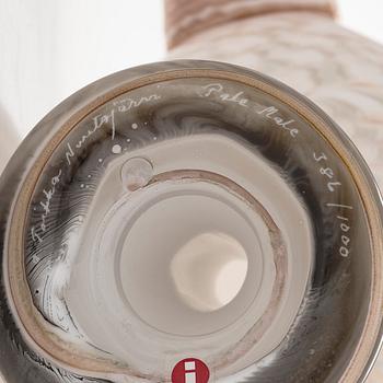 Oiva Toikka, A glass bird 'Pale (Male)', signed O. Toikka Nuutajärvi Pale Male 386/1000.