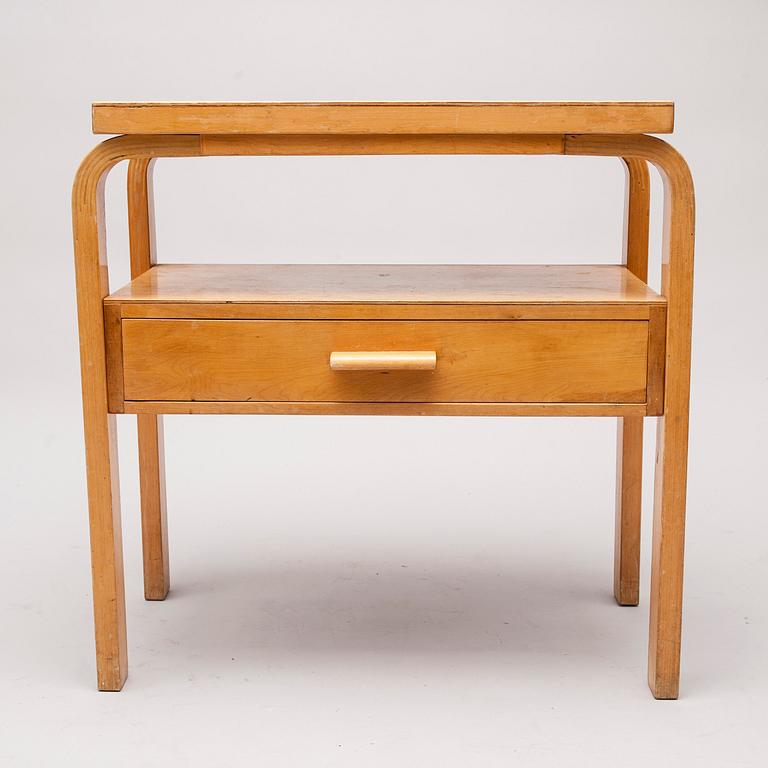 SIDOBORD, Alvar Aalto, Oy Huonekalu-ja Rakennustyötehdas AB för Artek, Finland 1940-tal.