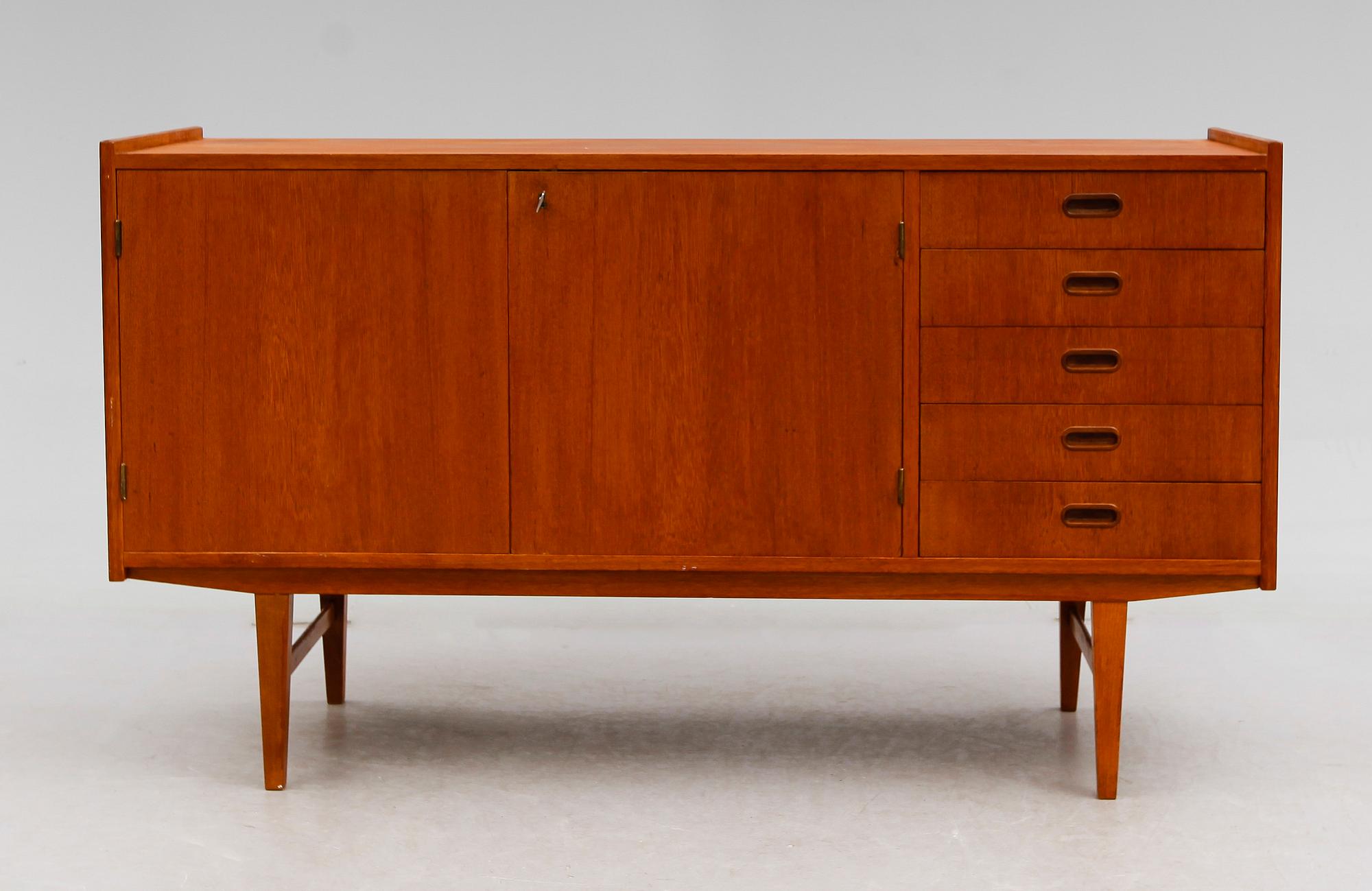 SIDEBOARD, 1900-talets andra hälft.