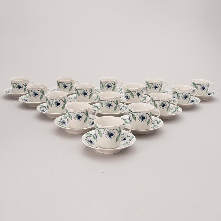 SYLVIA LEUCHOVIUS, 84 osaa, posliinia, "Sylvia", Juhla-astiasto, Rörstrand, 1900-luvun loppupuoli.