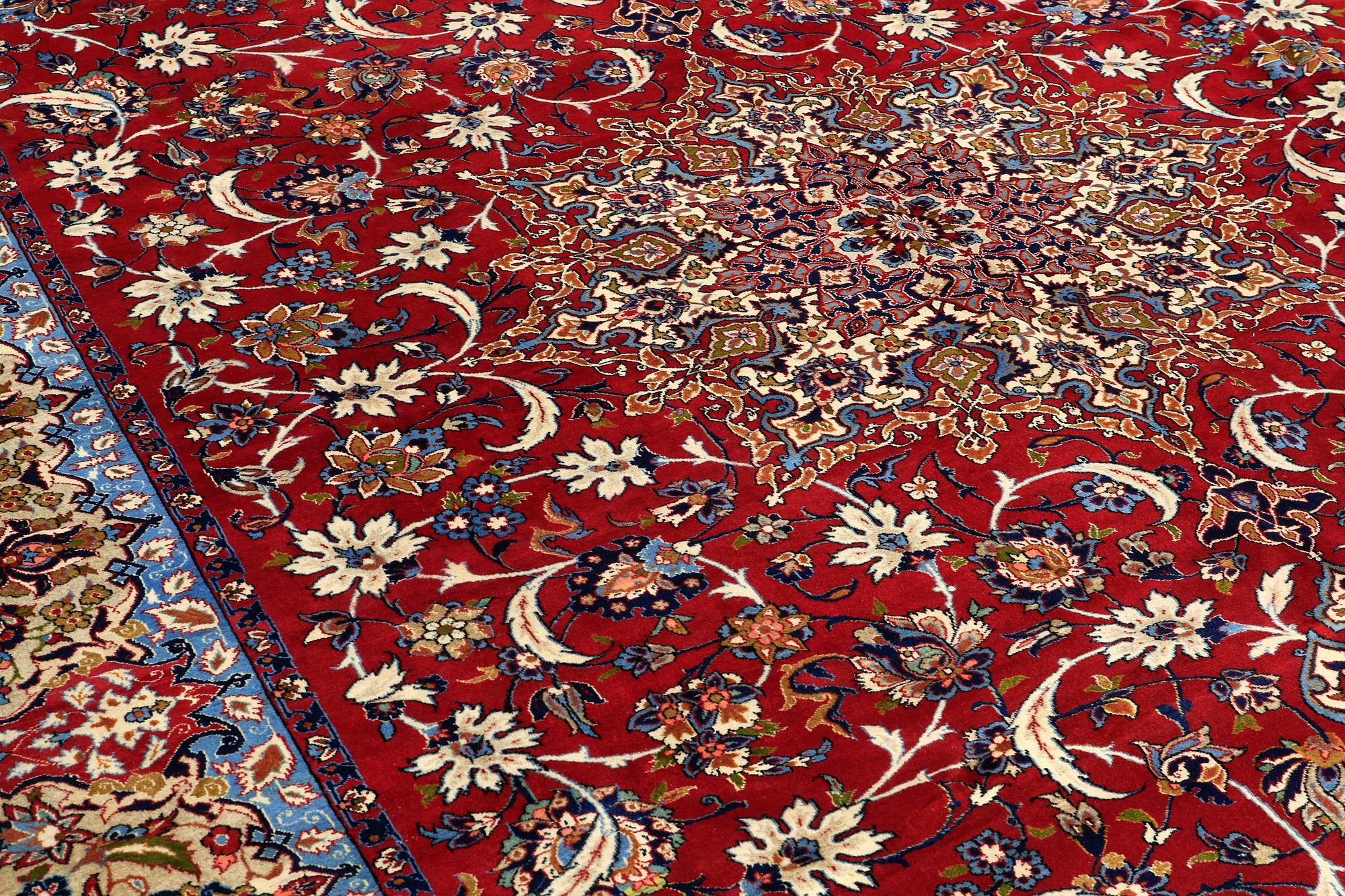 A CARPET, Esfahan, ca 460 x 320 cm.