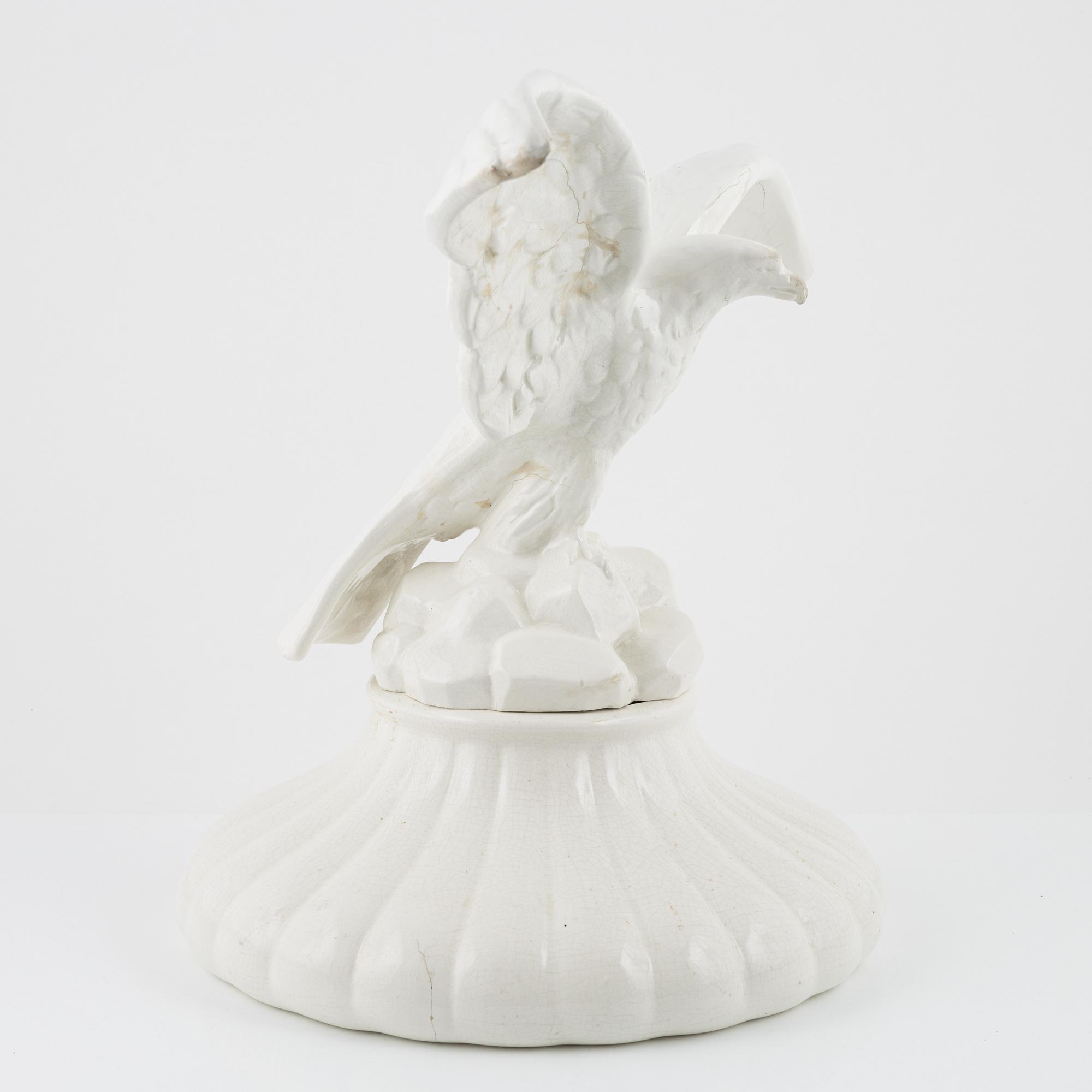 Dekorelement till kakelugn, flintgods, 1900-talets första hälft.