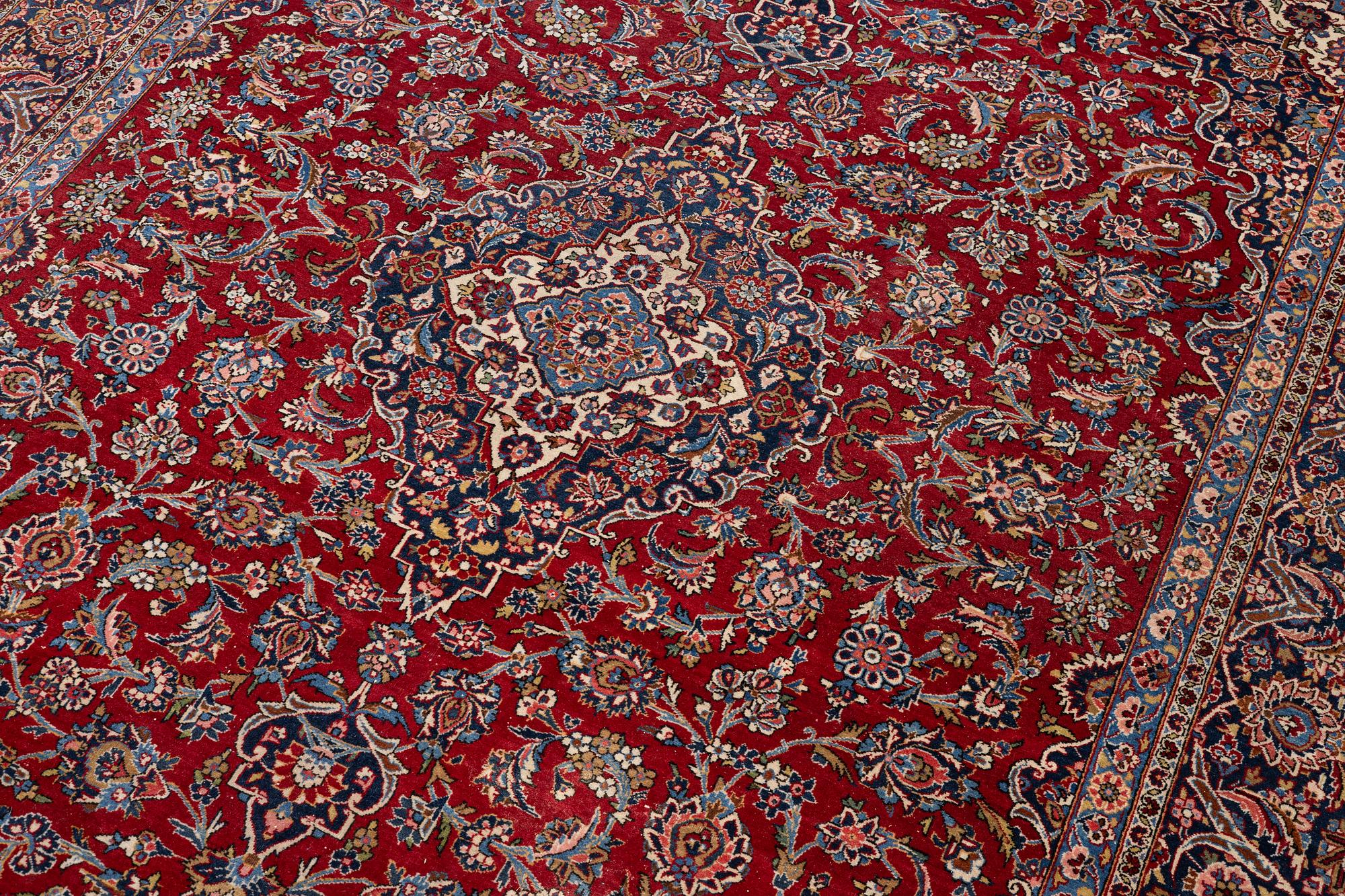 A semi-antique carpet, Kashan, c. 310 x 215 cm.