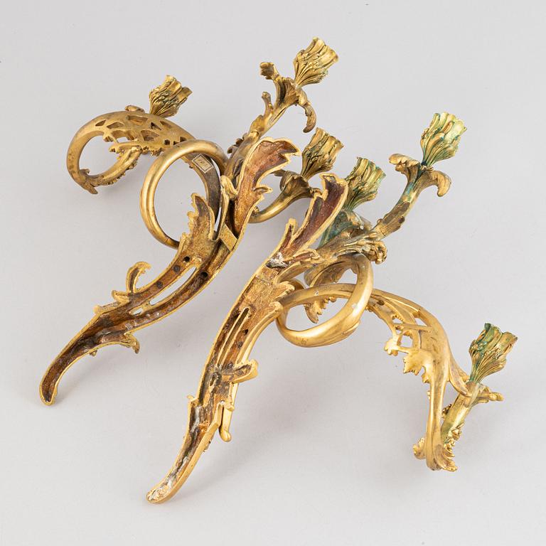 A pair of bronze wall sconces, Louis XV-style, 19th century.