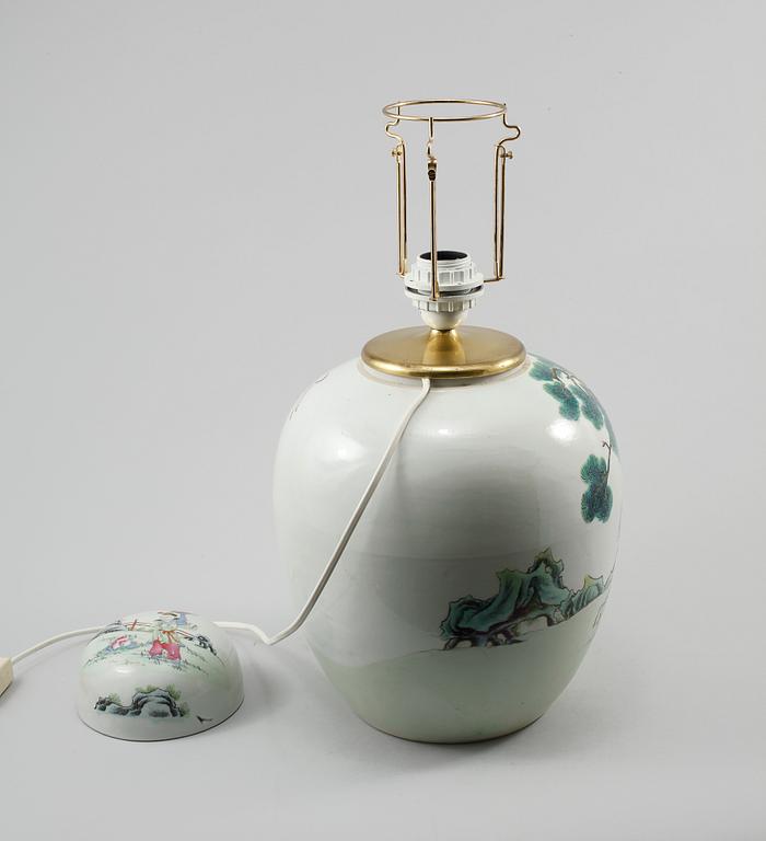 BORDSLAMPA, porslin, Kina, 1900-tal.