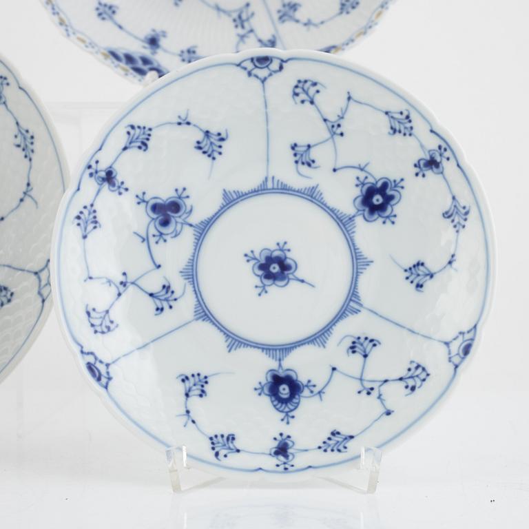 Dining and coffee service, 114 pieces, "Musselmalet", porcelain, Bing & Gröndahl and Royal Copenhagen, Denmark.