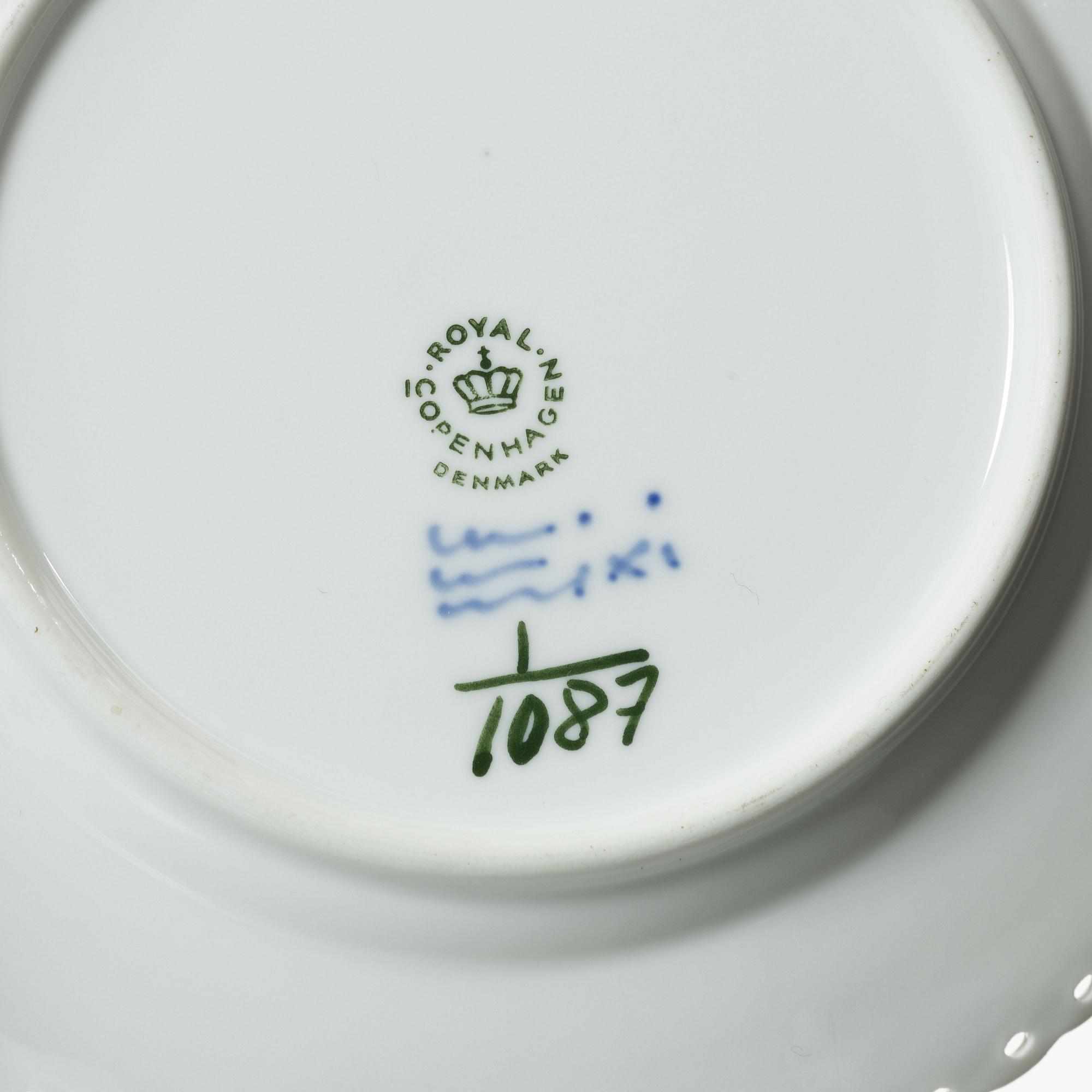 Te- och kaffeservis, 57 delar, porslin, "Musselmalet", Royal Copenhagen, Danmark.