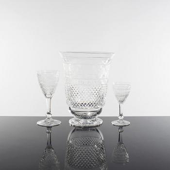 GLASSERVISDELAR 13 st, OCH VAS, glas, "Tre Rosor", Kosta, 1900-tal.