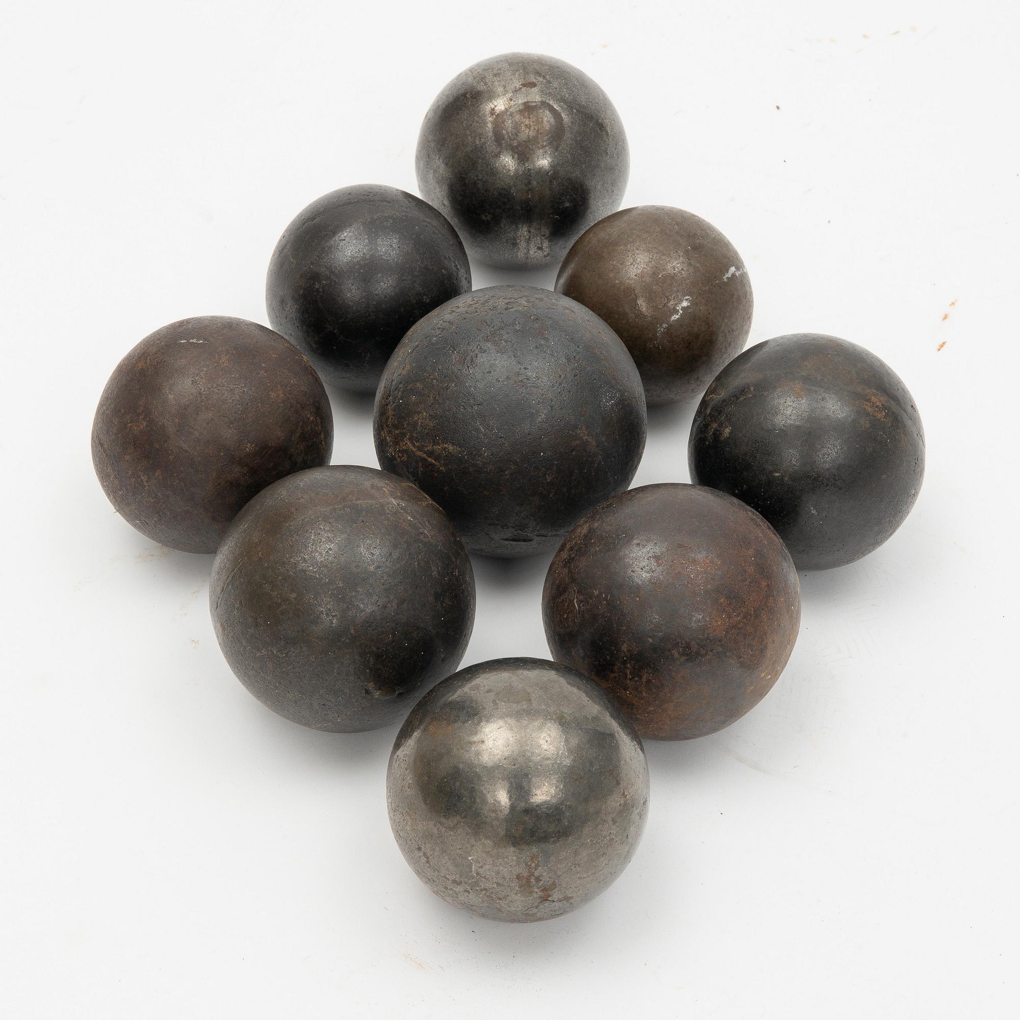 Cannonballs, 9 pcs. 17th/18th century.