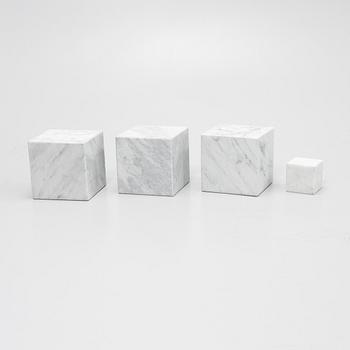 Piedestaler, 4 st, samtida tillverkning.