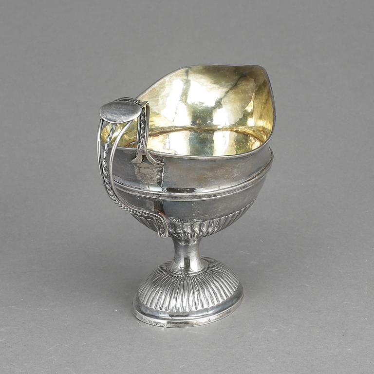 GRÄDDKANNA, silver, empire, Sverige, otydliga stämplar, 1800-talets första hälft. Vikt 148 gram.
