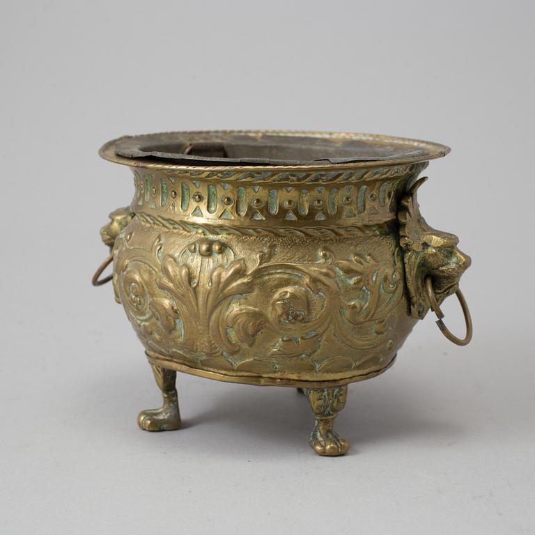 A 19TH CENTURY BRASS FLOWER POT.