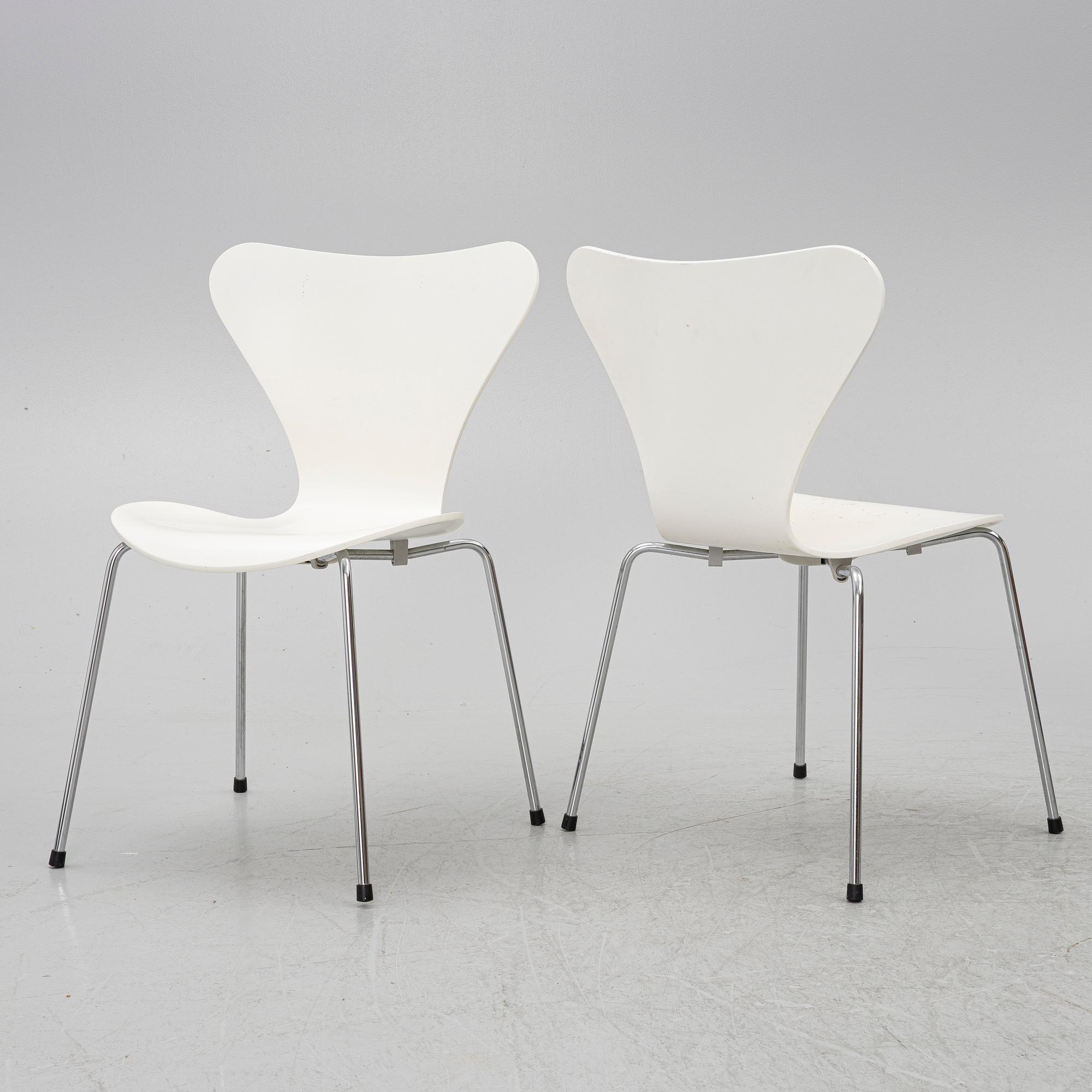 Arne Jacobsen, four 'Series 7' chairs, Fritz Hansen, Denmark, 1998.