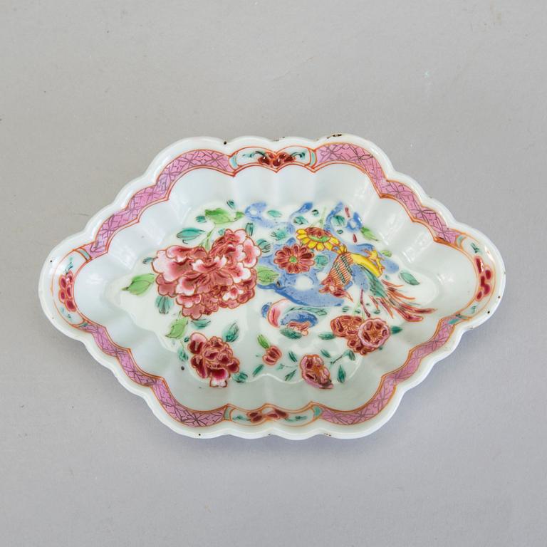 SKEDFAT I PORSLIN, Kina Qing-dynastin, Qianlong(1736-95).