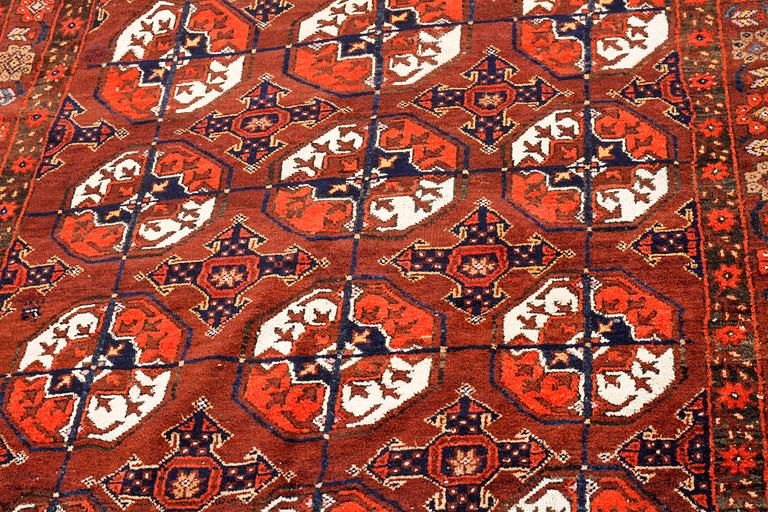 A SEMI ANTIQUE QUCHAN/KURDISH RUG, 248 x 134 cm.