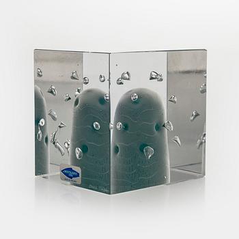 Oiva Toikka, a glass cube, signed Oiva Toikka, Nuutajärvi 293.