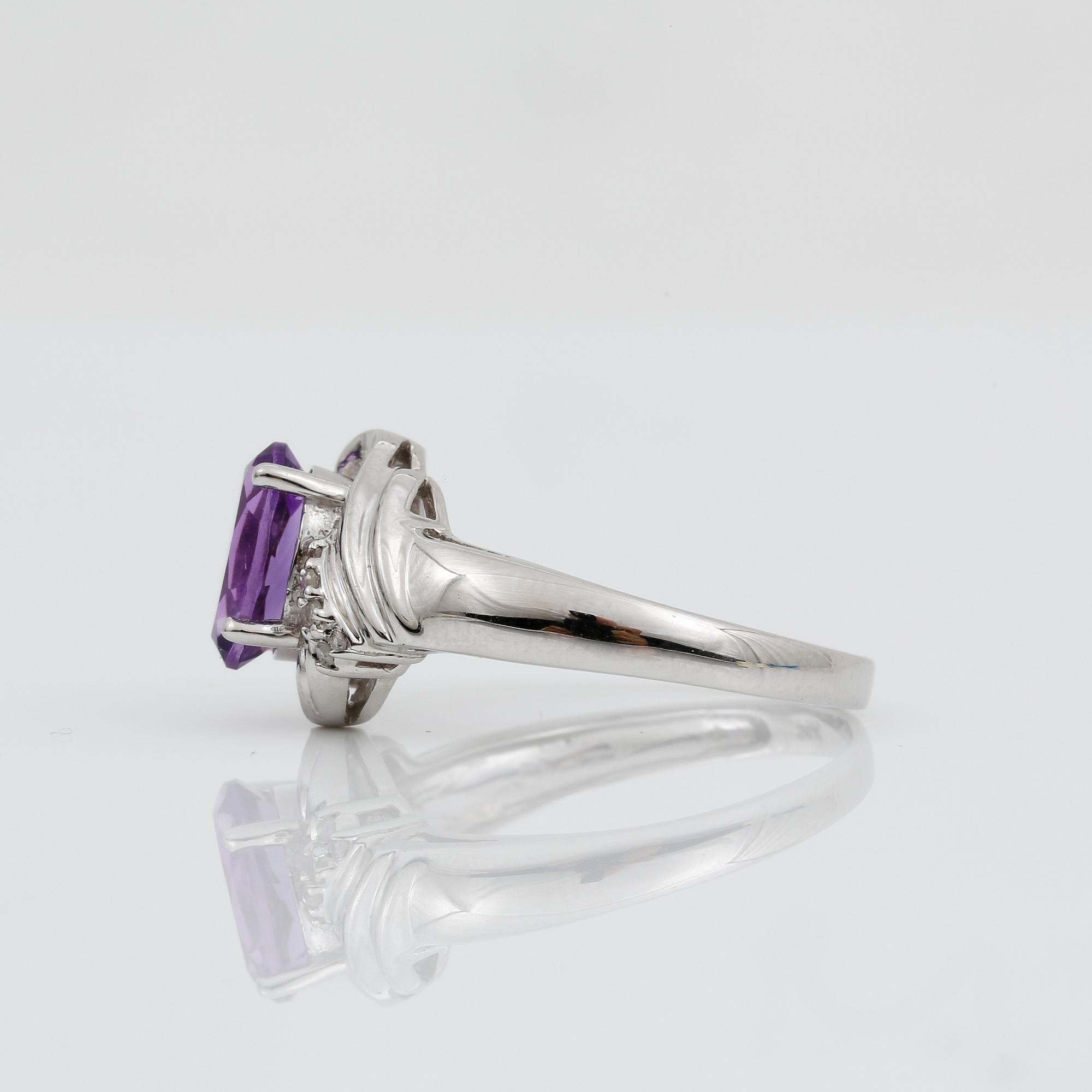 RING, 14K vitguld med ametist ca 1,24 ct och diamanter tot ca 0.01 ct. Vikt 2,84 g.
