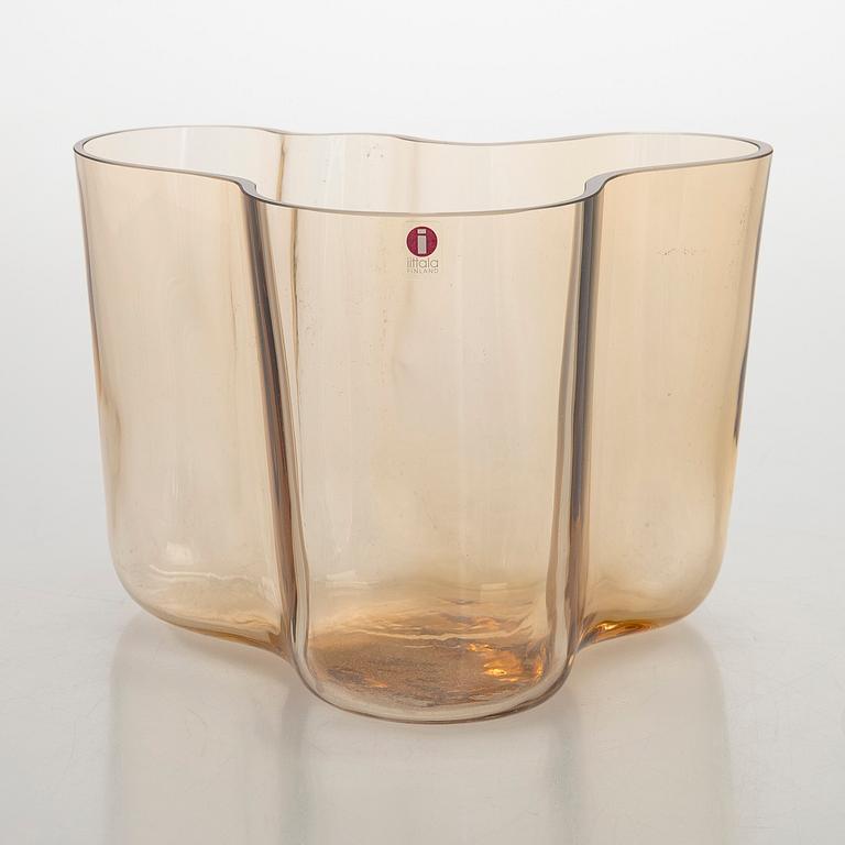 vas, "3030", signerad Alvar Aalto Iittala 1936-1996.