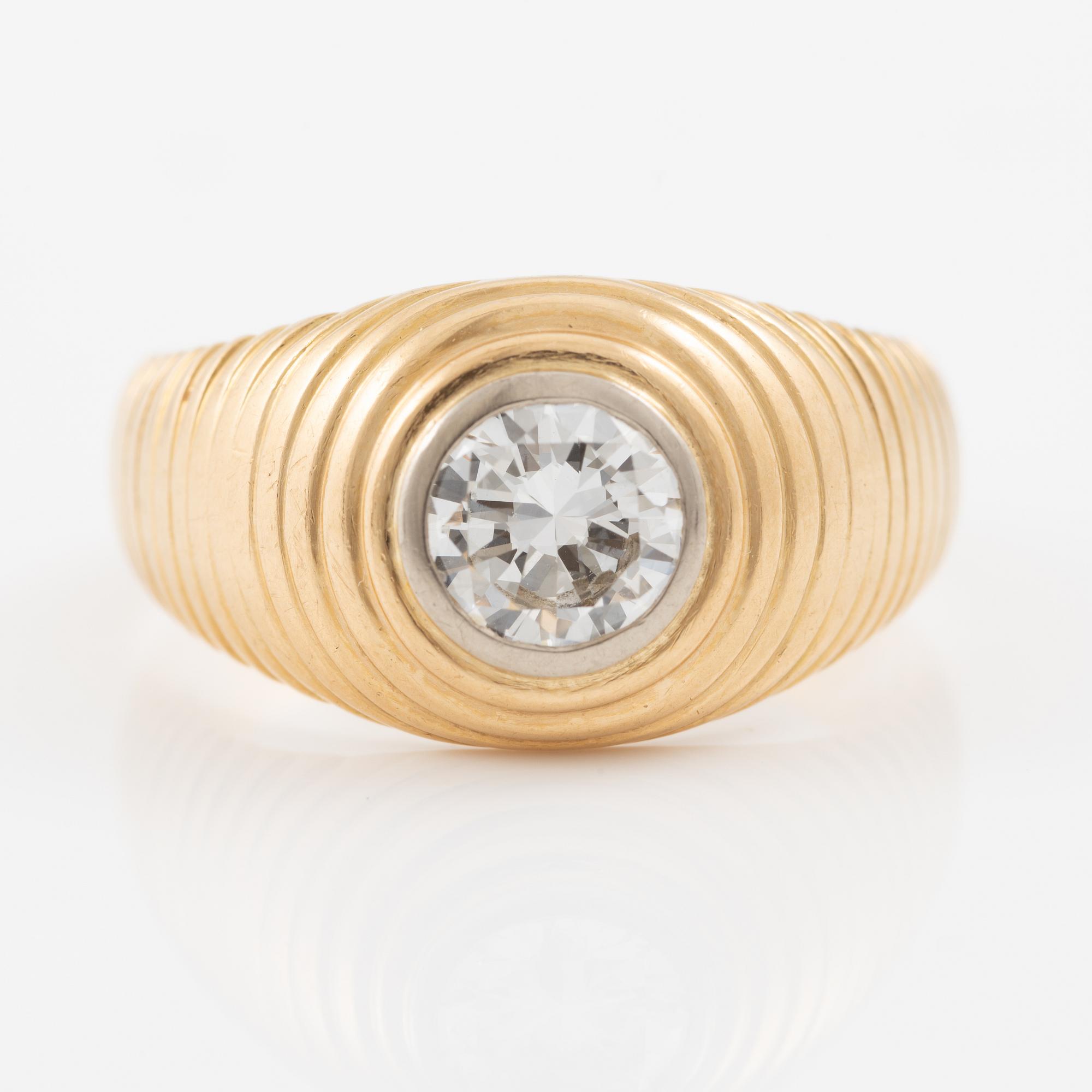 Ring, 18K gold with a round brilliant-cut diamond.
