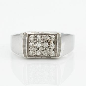 Ring in 18K white gold with single-cut diamonds.