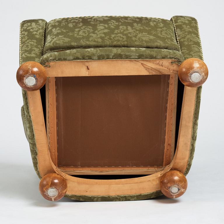 Märta Blomstedt, an "Aulanko" armchair by Kantosen Puutyö Oy, Finland, designed in 1939 for the Hotel Aulanko in Tammerfors.