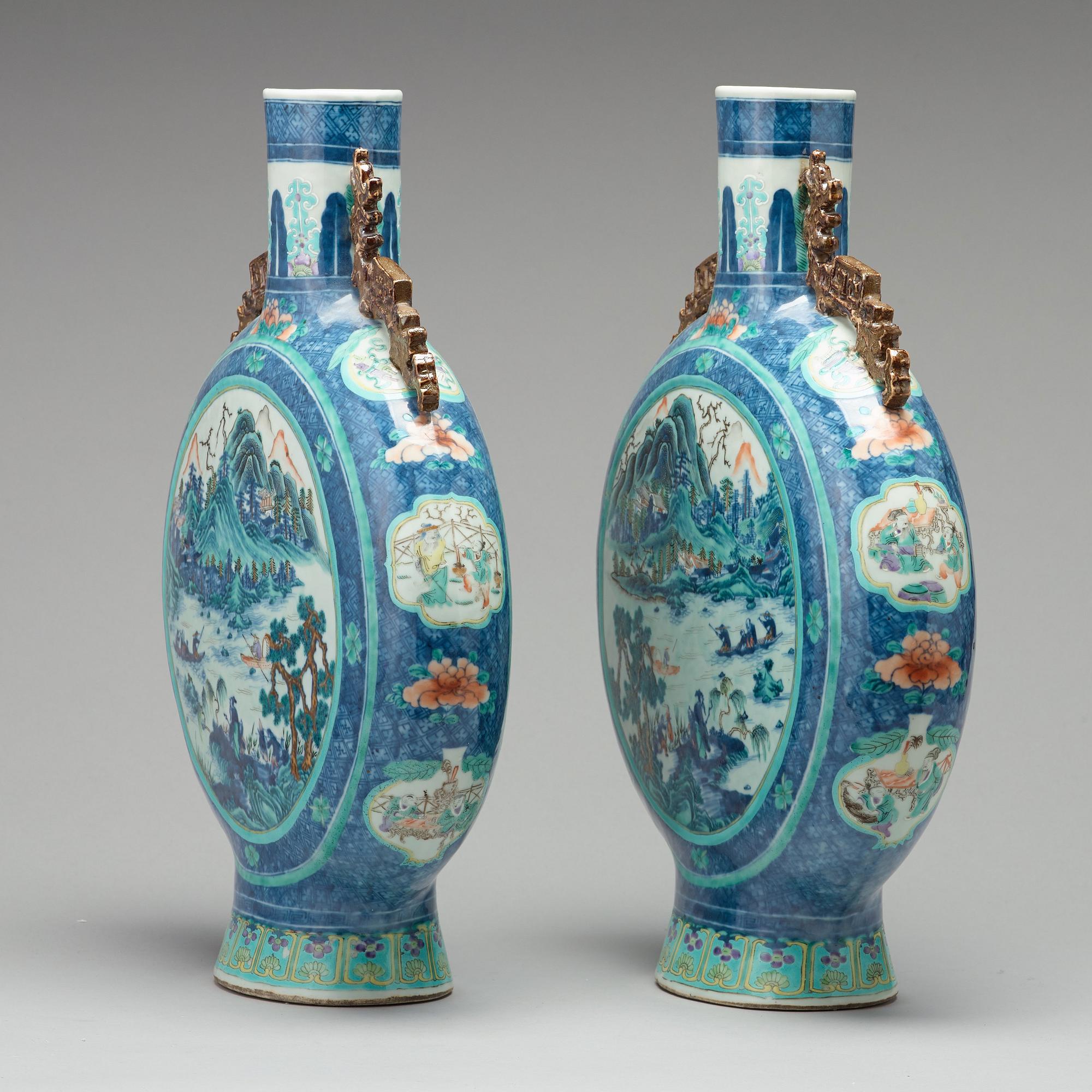 A pair of doucai moonflasks, Qing dynasty, 19th Century.