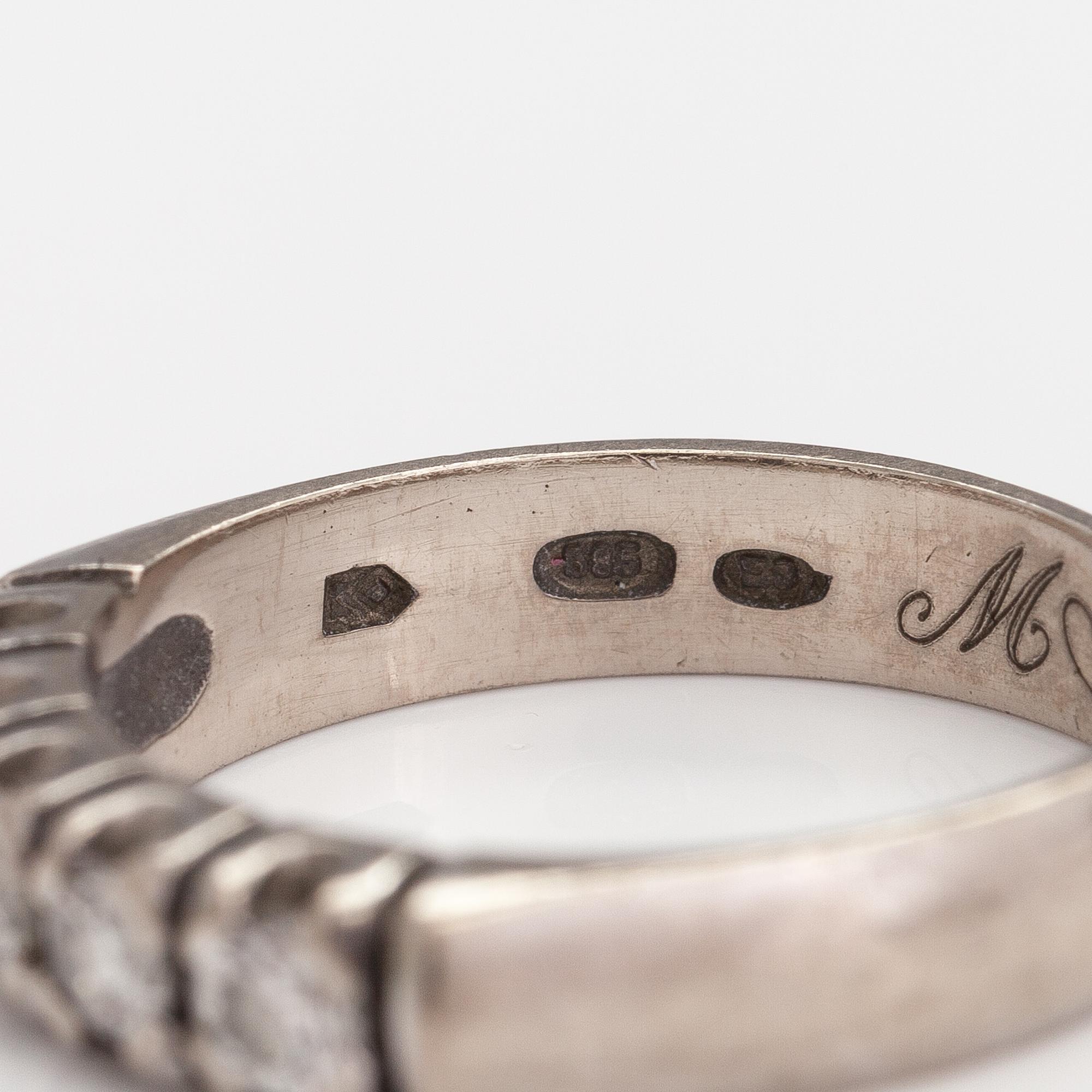 SORMUS, 14K kultaa, timantteja n. 0.50 ct yht. Mallikoru, Helsinki 2006.