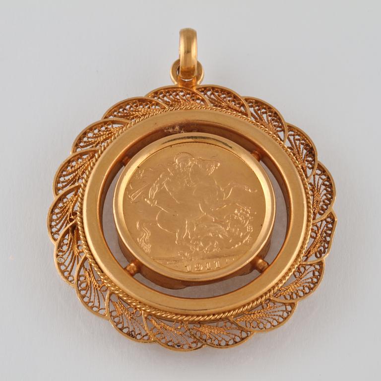 GULDMYNT, half souvereign, infattat i 18K guld. Vikt 18,4 gram.