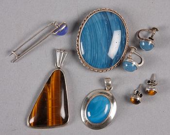 SMYCKEN, 6 st, silver, sten och glas. 1900-talets andra hälft.