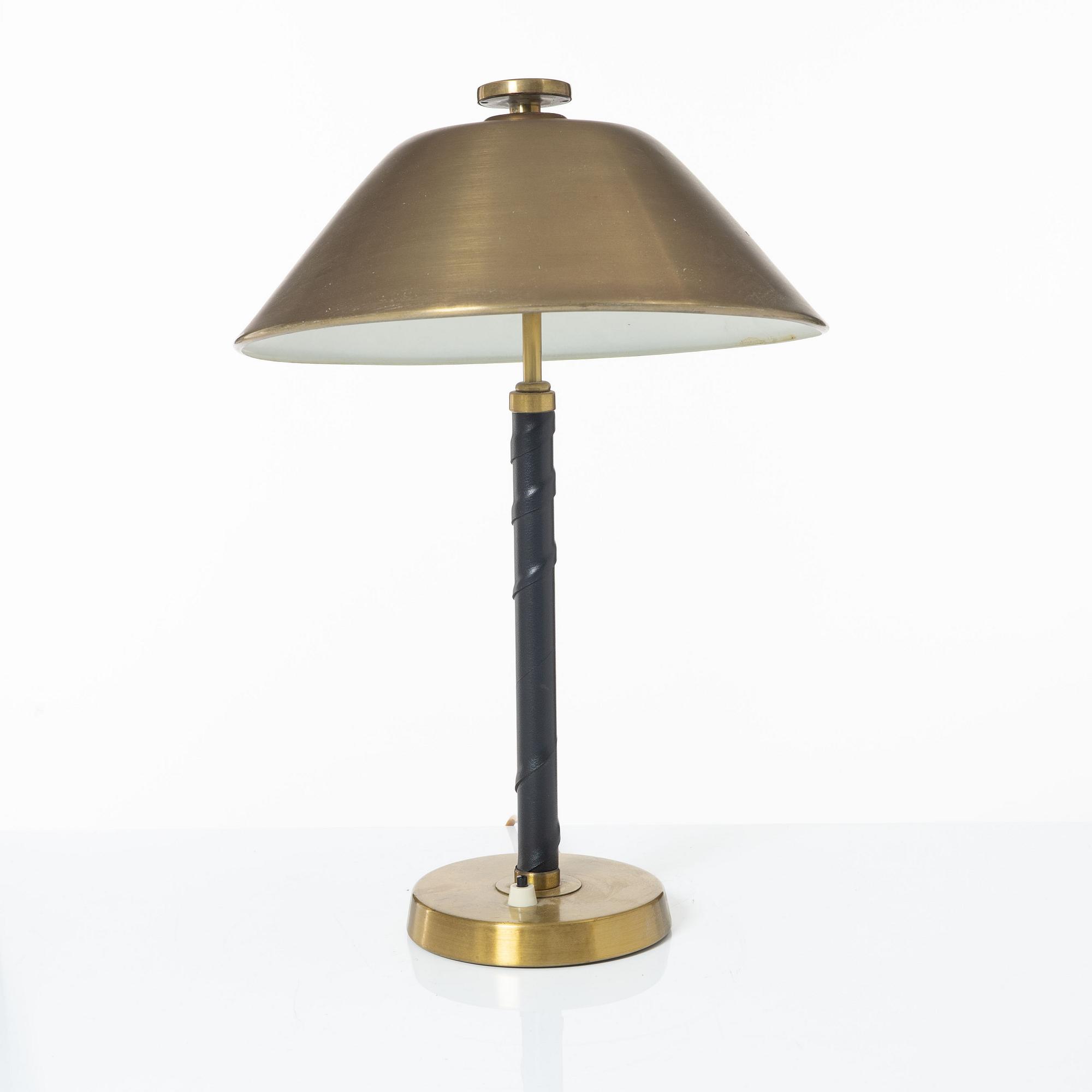 Einar Bäckströms Metallvarufabrik, a model '5014' table lamp, 1940's.