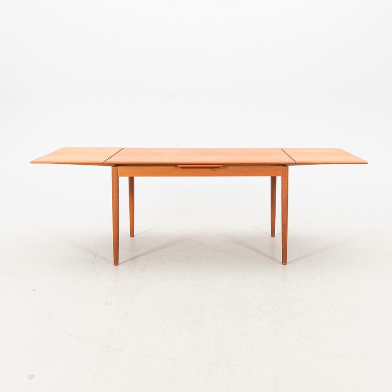 Dining table. Second half of the 20th century.