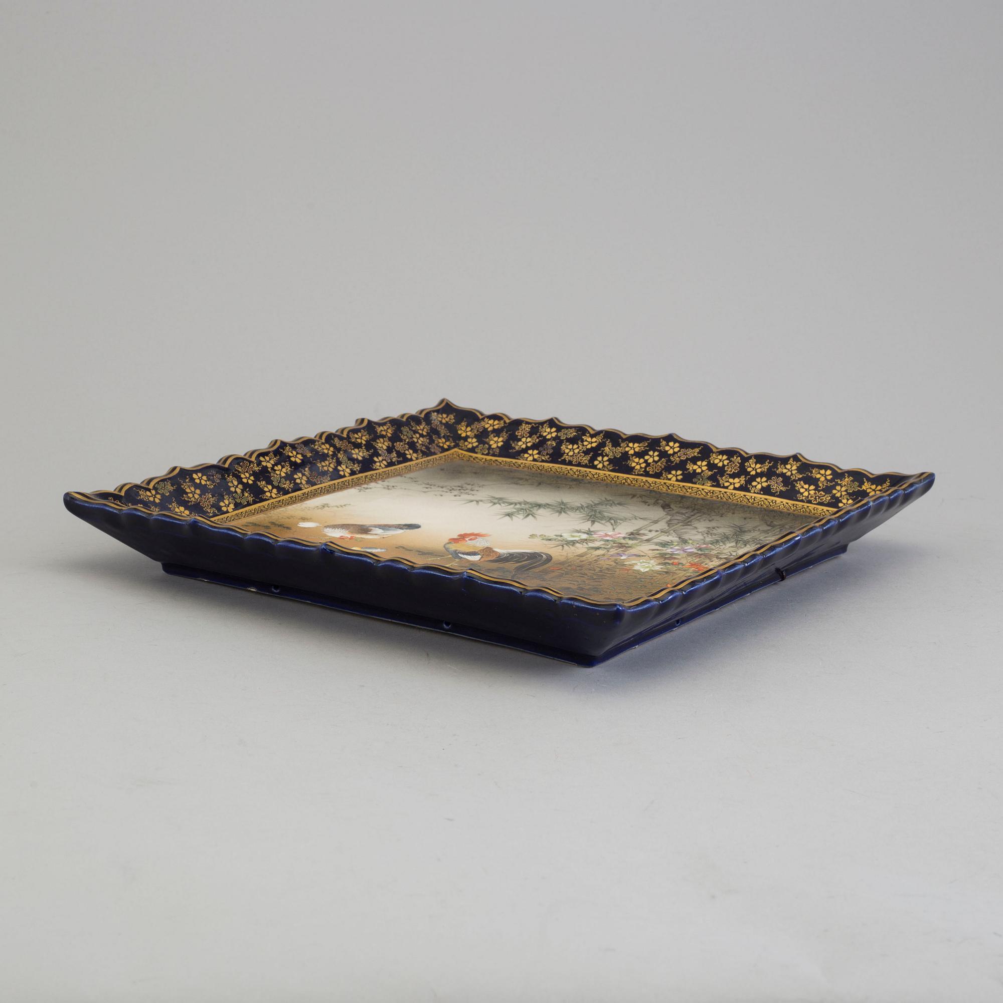 A Japanese satsuma tray, early 20th century.