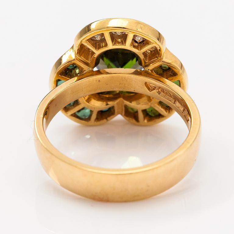 Ring, "Karin Månsdotter", 18K guld, turmaliner, diamanter ca 0.26 ct tot. Ofelia Jewelry, Helsingfors 1998.