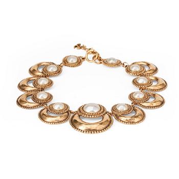 CHANEL, a gold colored metal necklace with white decorative pearls.