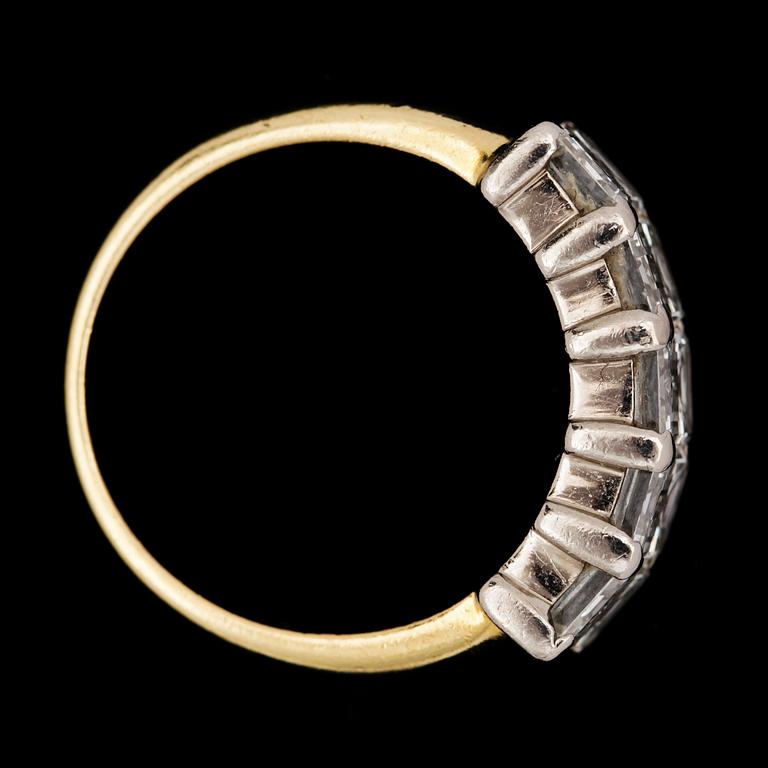 RING, fem smaragdslipade diamanter, tot. 2.50 ct.