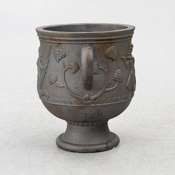 Ivar Johnsson, Garden urn, "Diana urn", Näfveqvarn Works, 1920s.