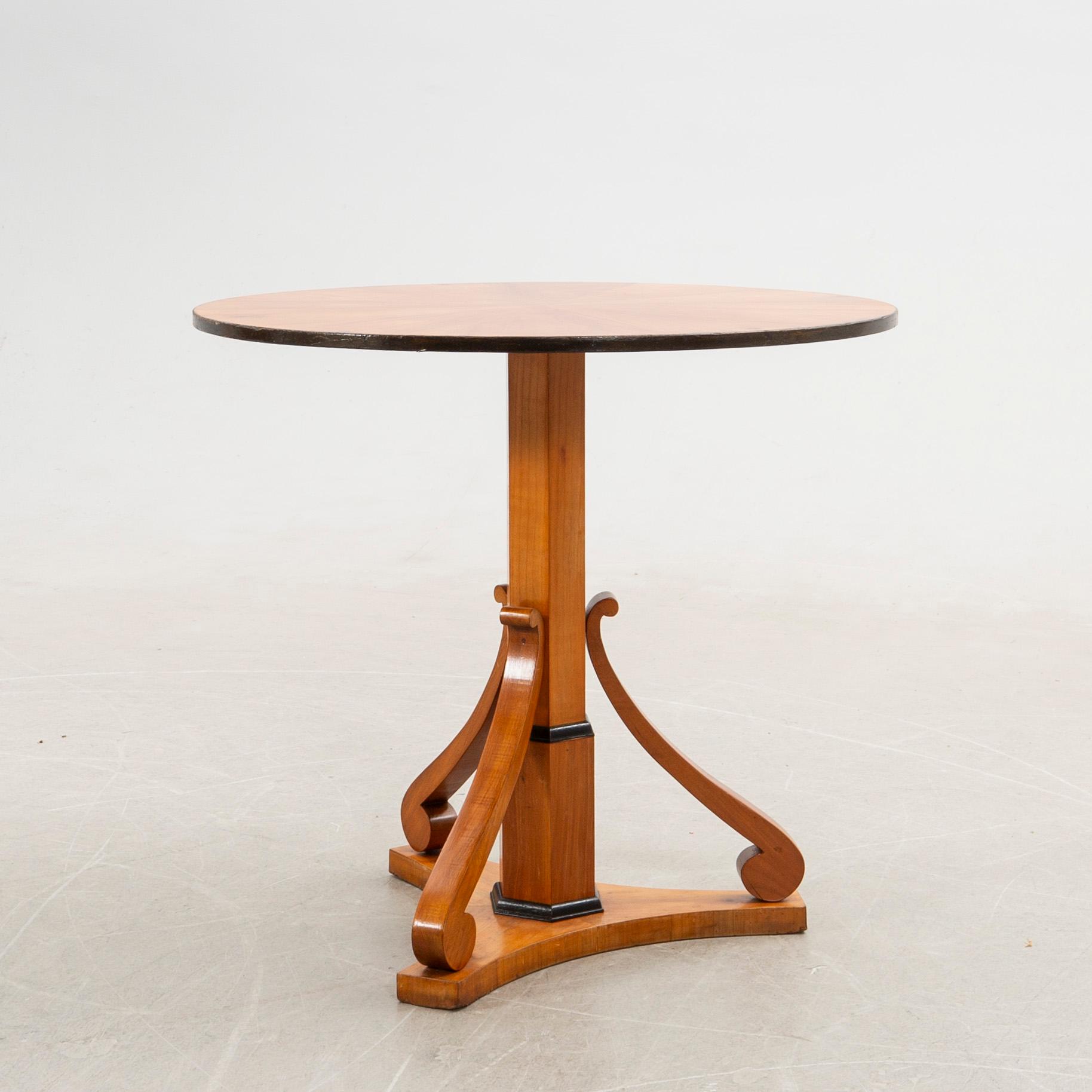 Table, first half of the 20th century.