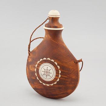 A flask by Thore Sunna, signed.