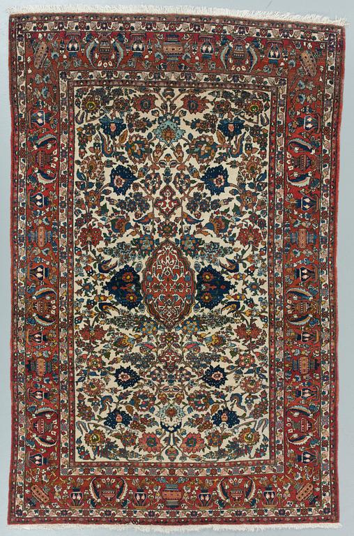 A semi-antique carpet from Esfahan, around 216 x139 cm.